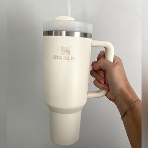 Stanley 40oz Flowstate Quencher Tumbler